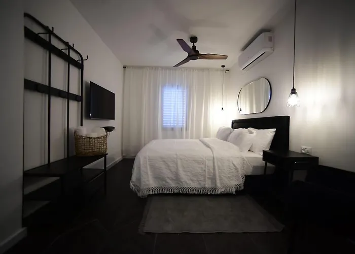 Z-32 Luxury Boutique Apartment