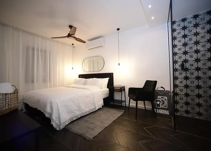 Z-32 Luxury Boutique Apartment