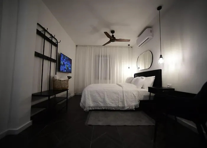 Z-32 Luxury Boutique Apartment