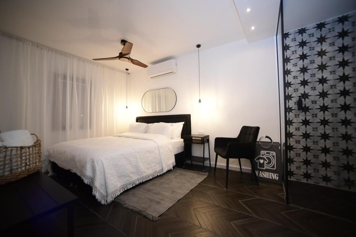Z-32 Luxury Boutique *