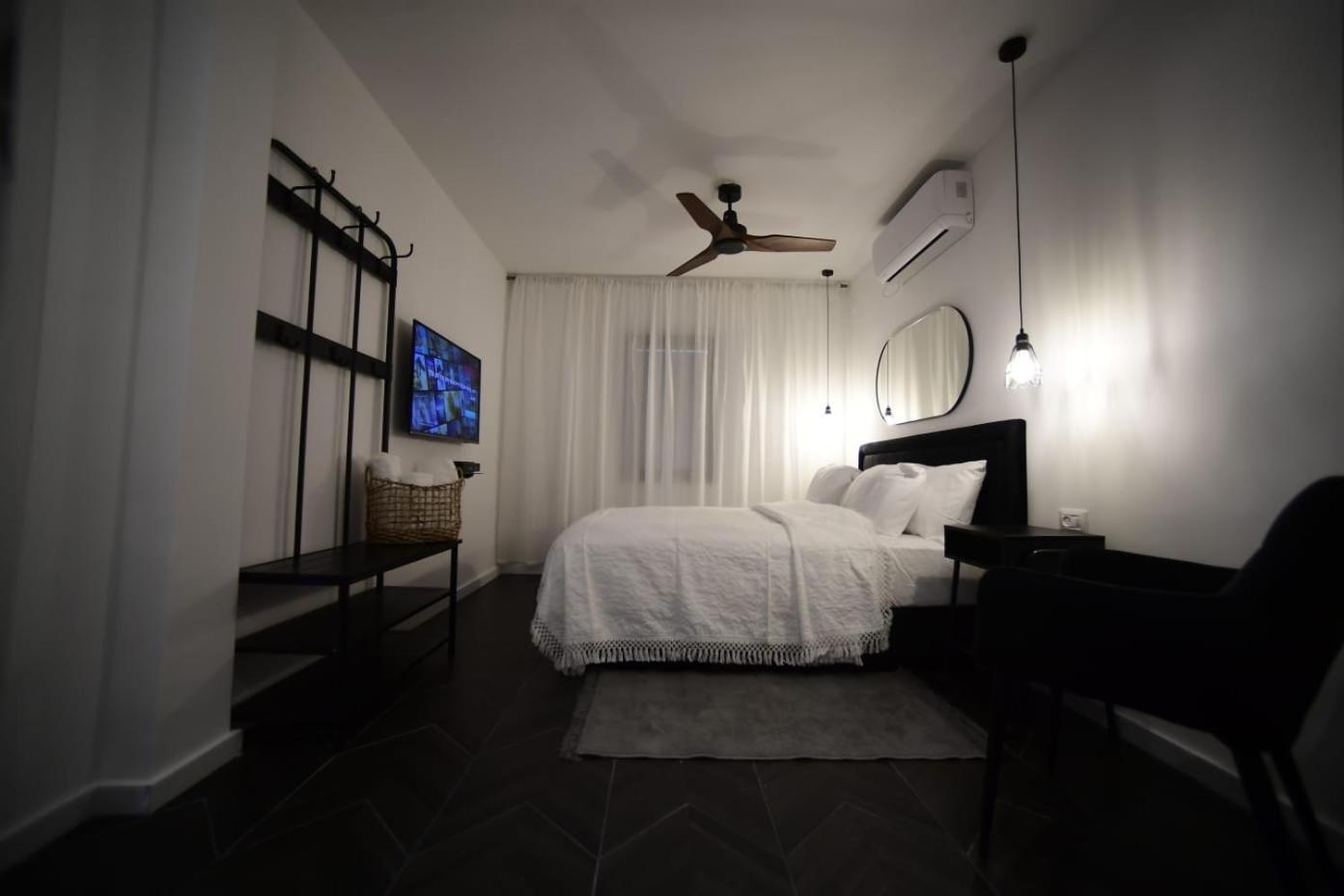 Z-32 Luxury Boutique דירה