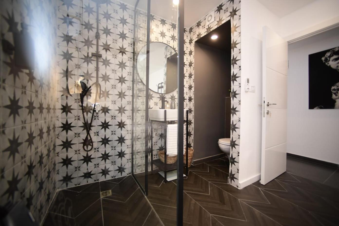 Z-32 Luxury Boutique דירה